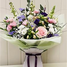 Pastel Mother&#39;s Day Handtied